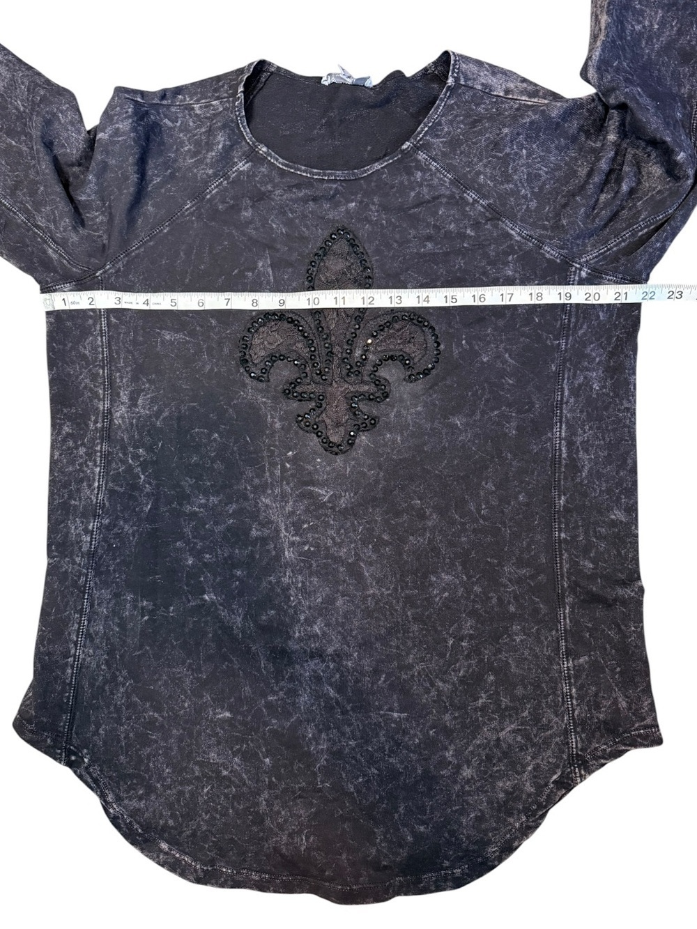 Cover Charge Black Acid Wash Fleur De Lis Top Size L Studded Rhinestone - Picture 6 of 6